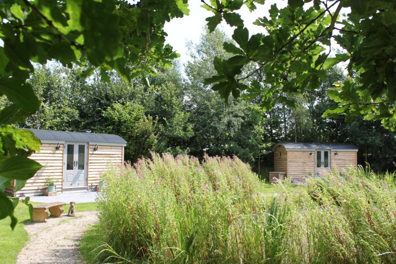 Luxury Shepherds Hut - The Sweet Pea By The Lake Γιορκ Εξωτερικό φωτογραφία