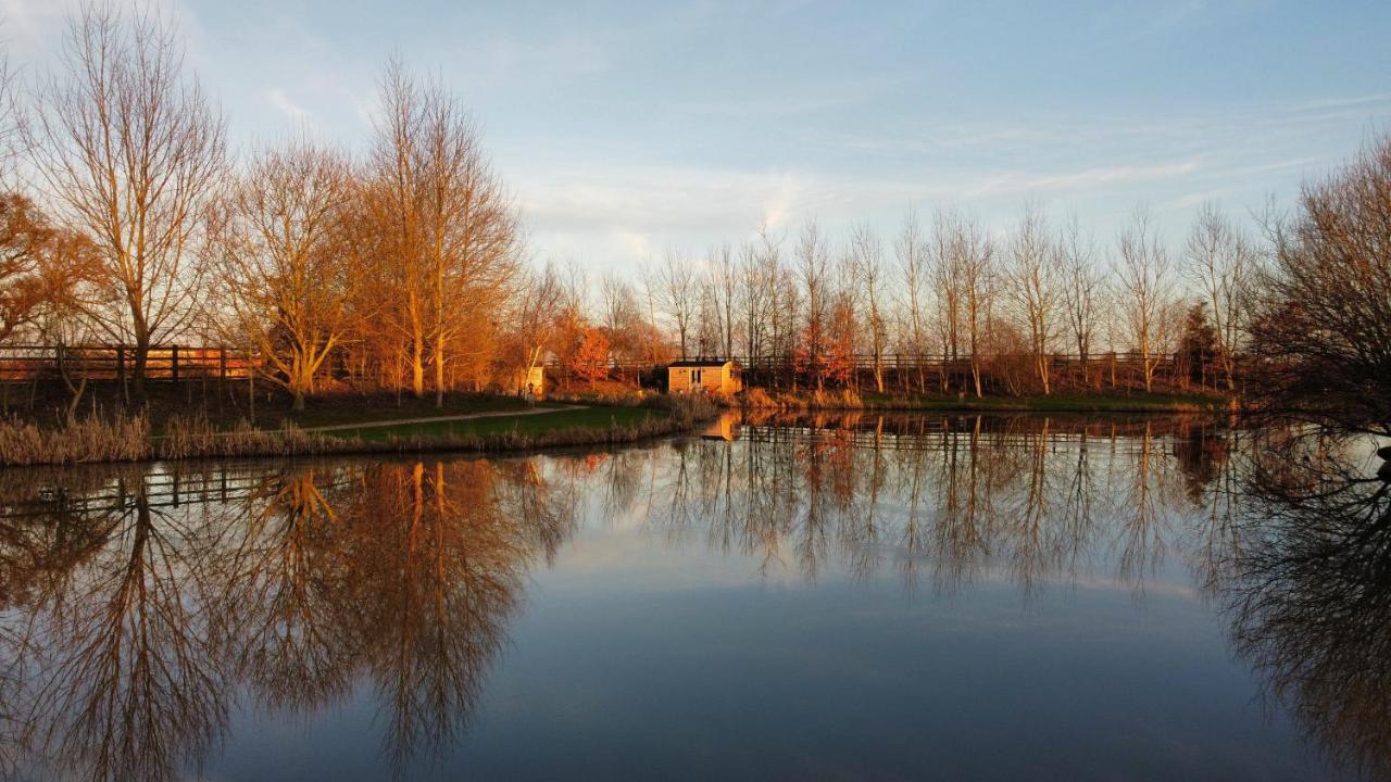 Luxury Shepherds Hut - The Sweet Pea By The Lake Γιορκ Εξωτερικό φωτογραφία